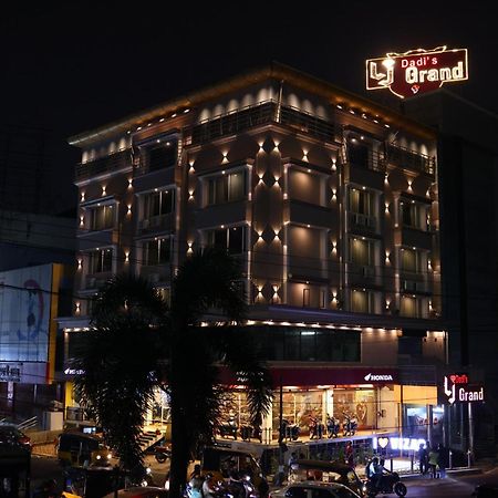 ホテル Lj Dadi'S Grand ヴィシャーカパトナム エクステリア 写真