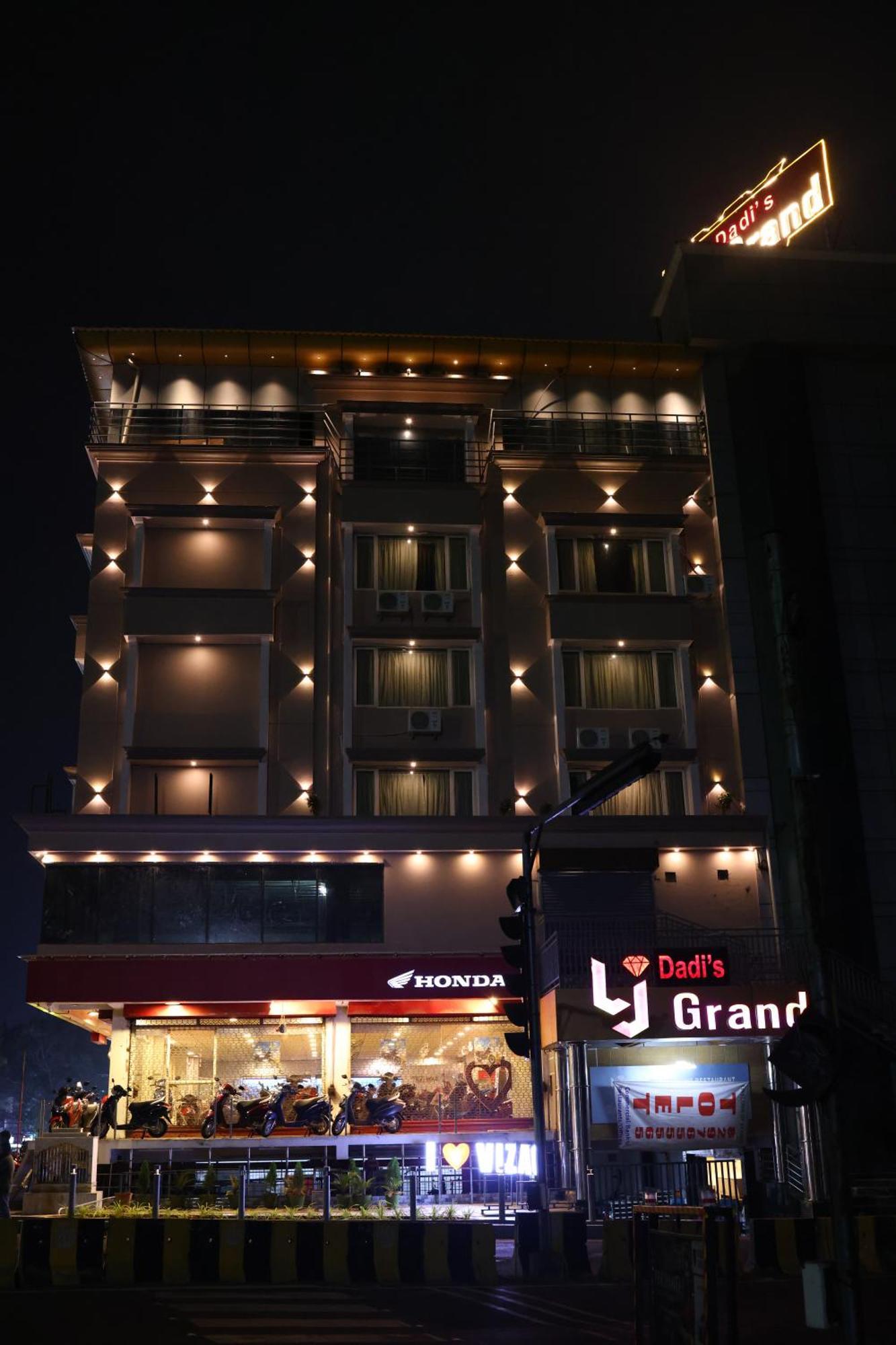 ホテル Lj Dadi'S Grand ヴィシャーカパトナム エクステリア 写真