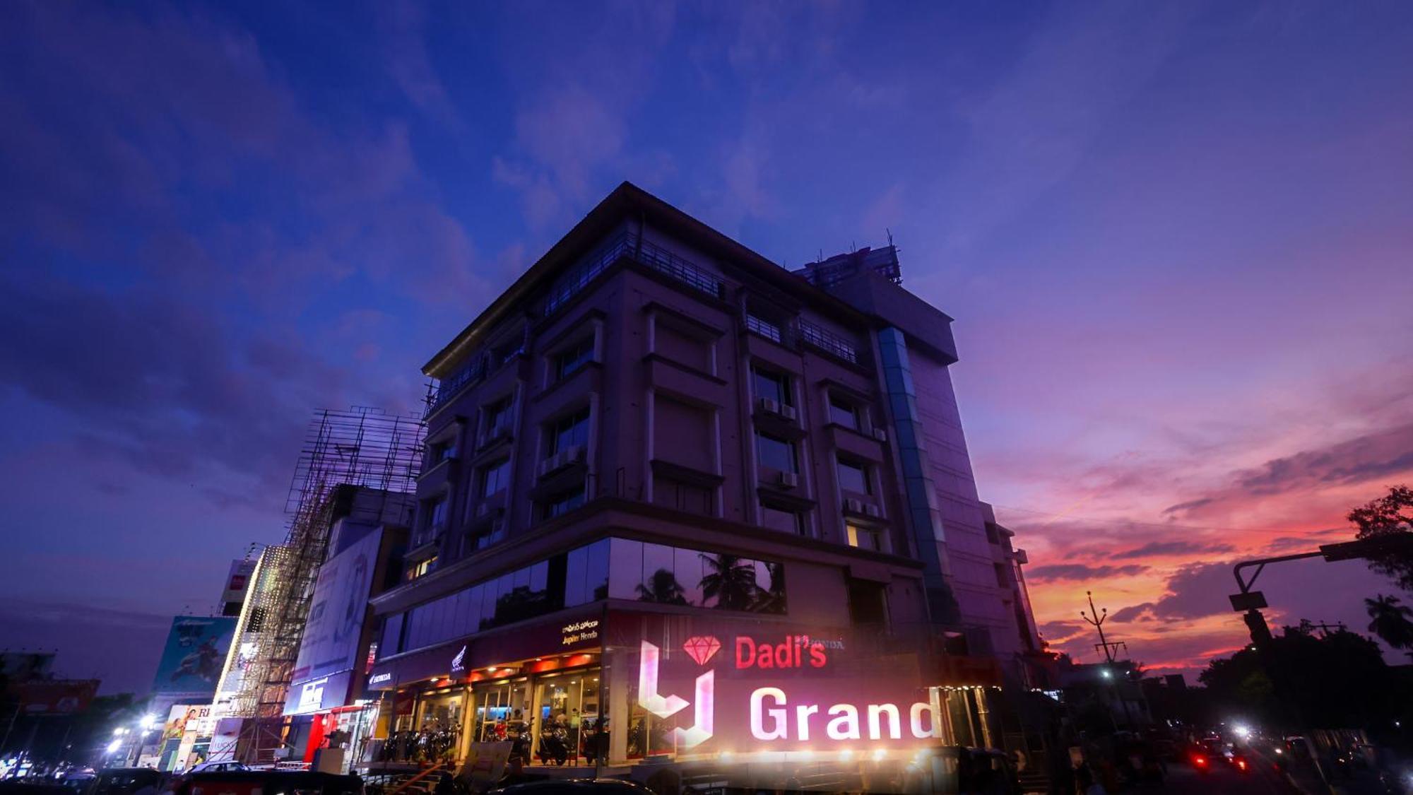 ホテル Lj Dadi'S Grand ヴィシャーカパトナム エクステリア 写真